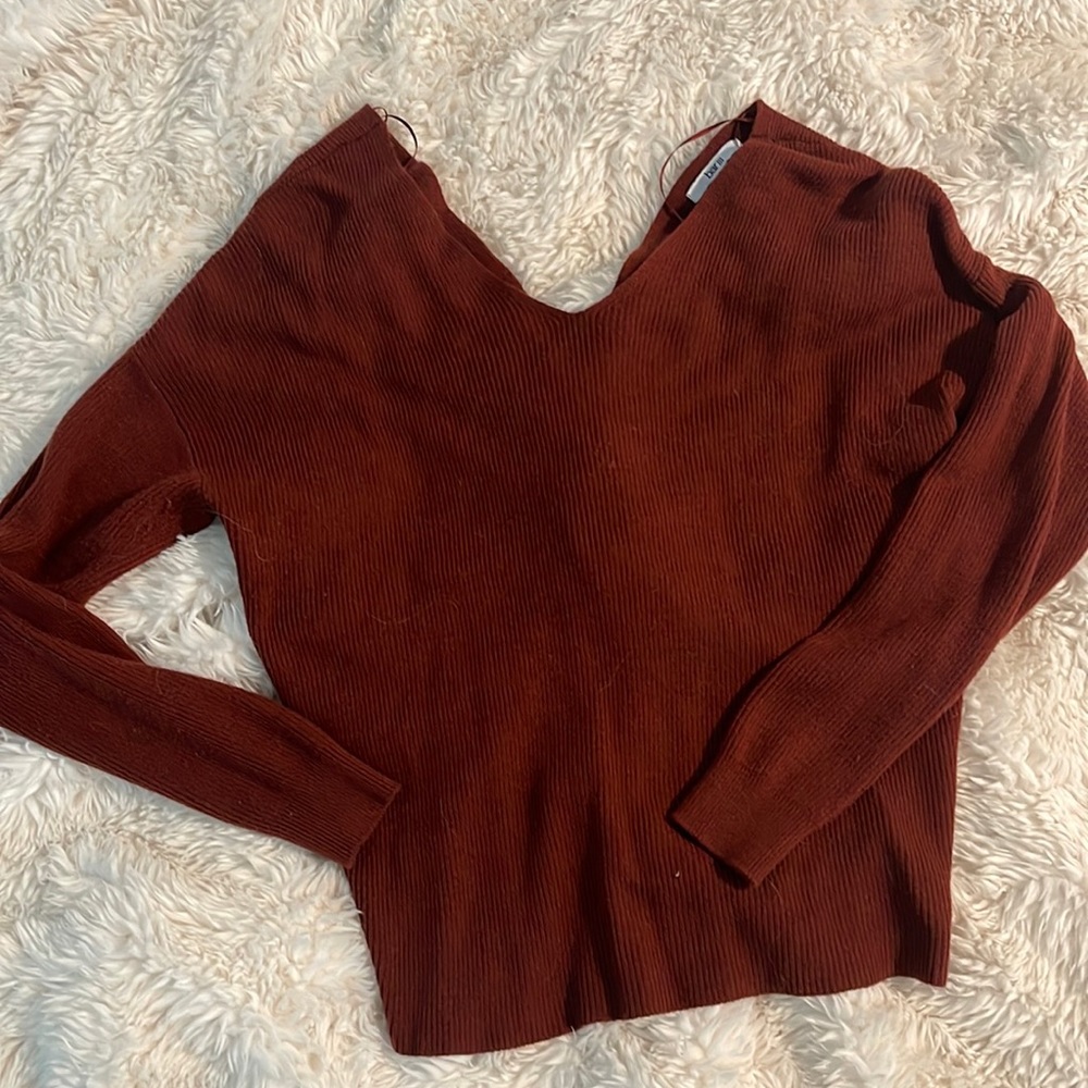 Twist in the back sweater